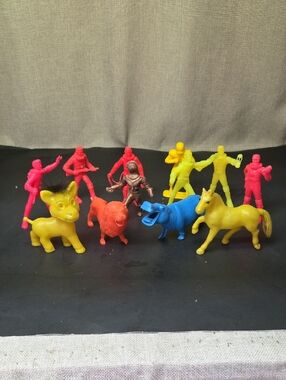 Vintage Lot Of 12 Plastic Figures